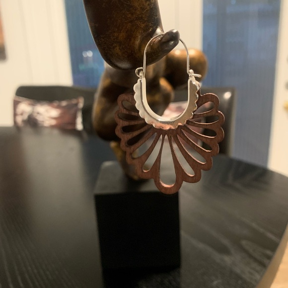 Ladies wooden earrings - Picture 2 of 7